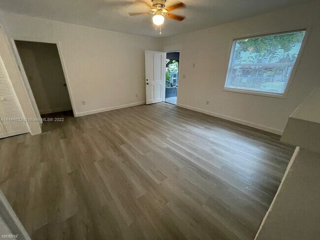 Building Photo - 3 br, 1 bath House - 351 NE 77th St