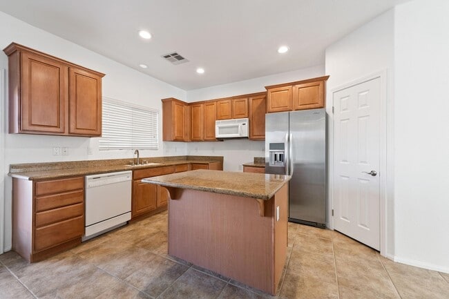 Building Photo - 30595 Sierra Pl