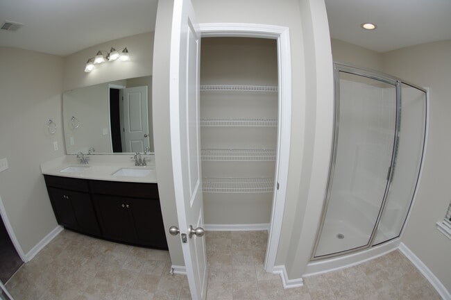 Building Photo - 129 Vermillion Dr