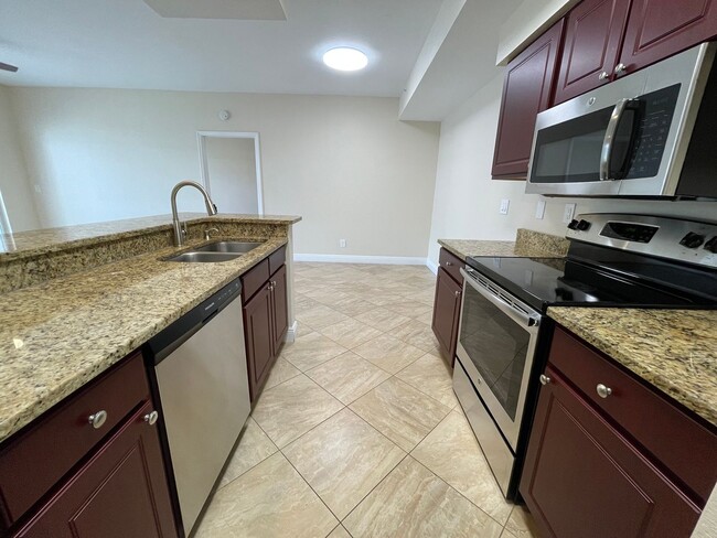 Building Photo - ANNUAL RENTAL - 2 BED / 2 BATH CONDO AT ST...