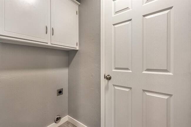 Building Photo - 13817 N Everest Ave