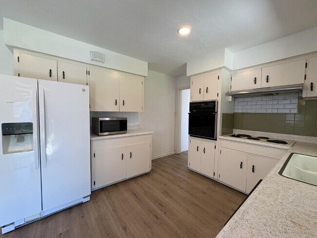 Building Photo - Charming Gilroy Home For Rent