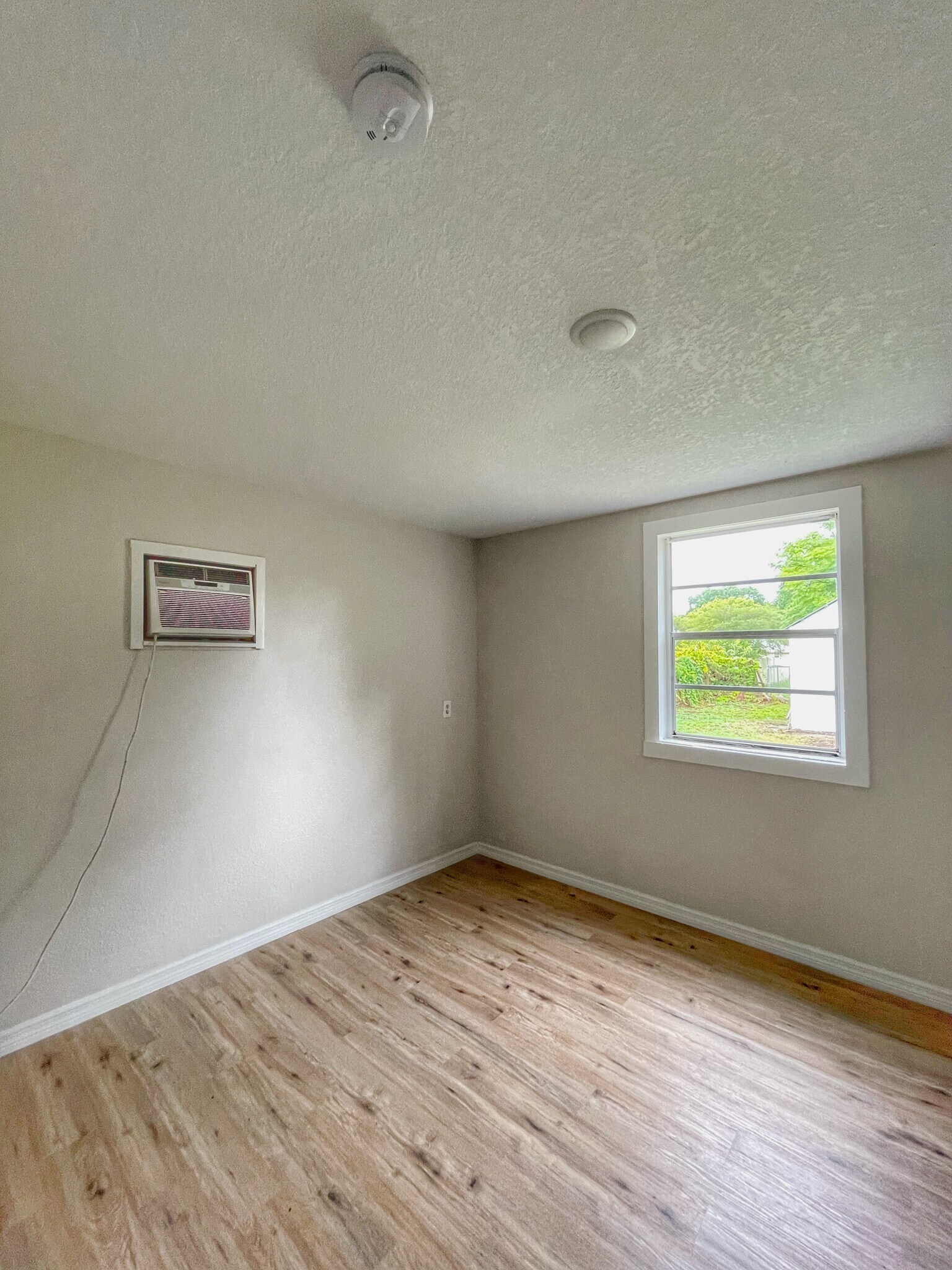 Building Photo - 804 NW 1st Ave