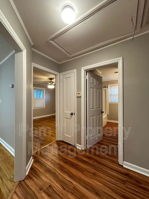 Building Photo - 26 W 59th St