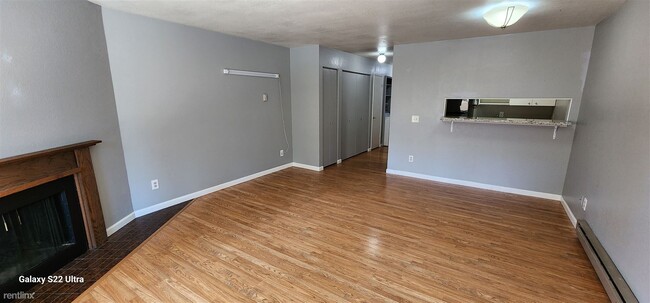 Building Photo - 1 br, 1 bath Condo - 11717 93rd Avenue Nor...