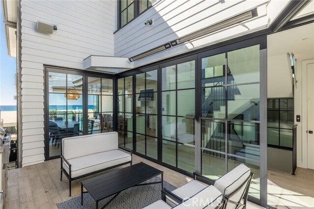 Building Photo - 2428 The Strand