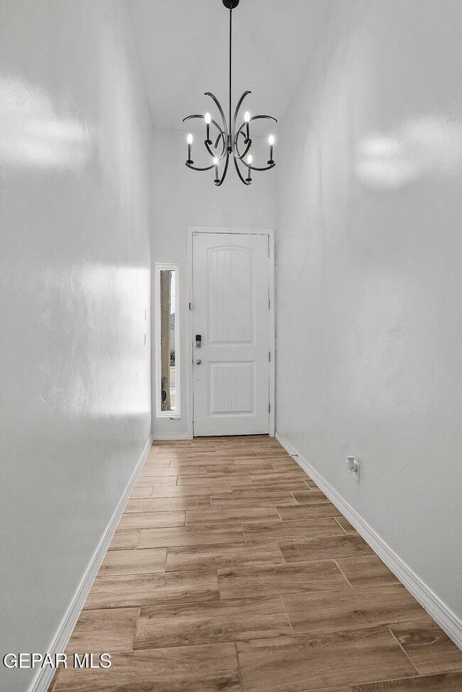 Building Photo - 13757 Villa Vista Ave