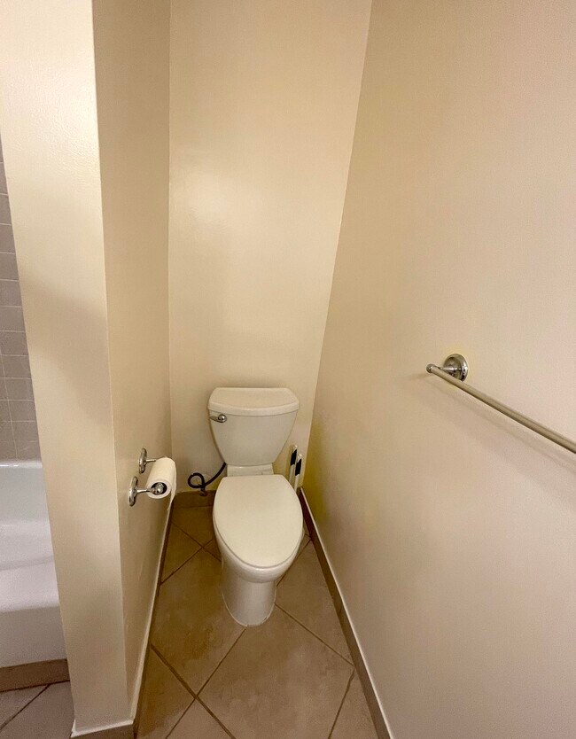 Guest Bath - 5625 Windsor Way