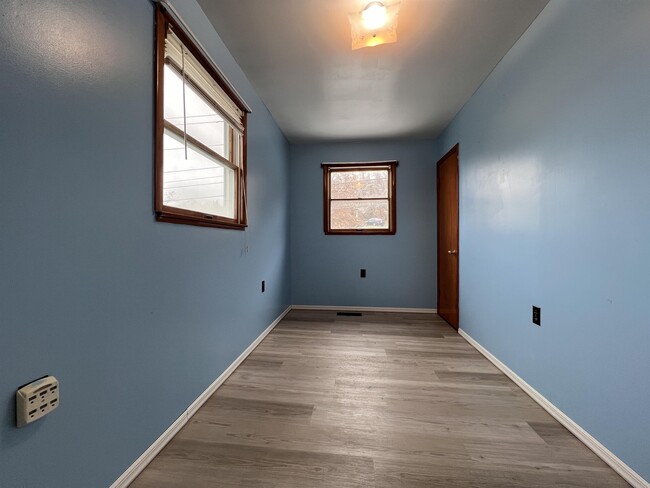 Building Photo - 152 8th St