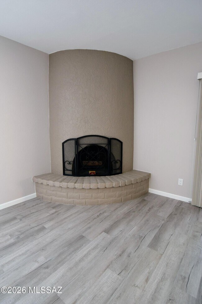 Building Photo - 4581 Cam Campero