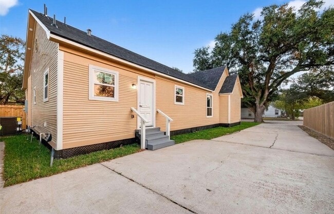 Building Photo - 2725 Avenue F