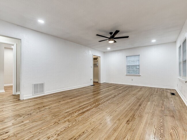 Building Photo - 2525 NW 32nd St