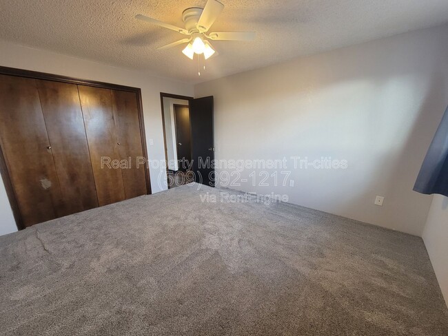 Building Photo - 444 Greenbrook Pl