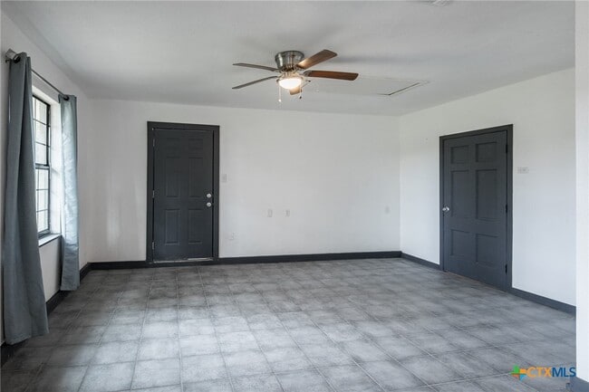 Building Photo - 803 Happy Haven Rd