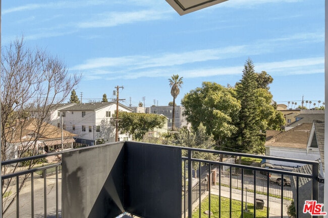 Building Photo - 618 E 28th St