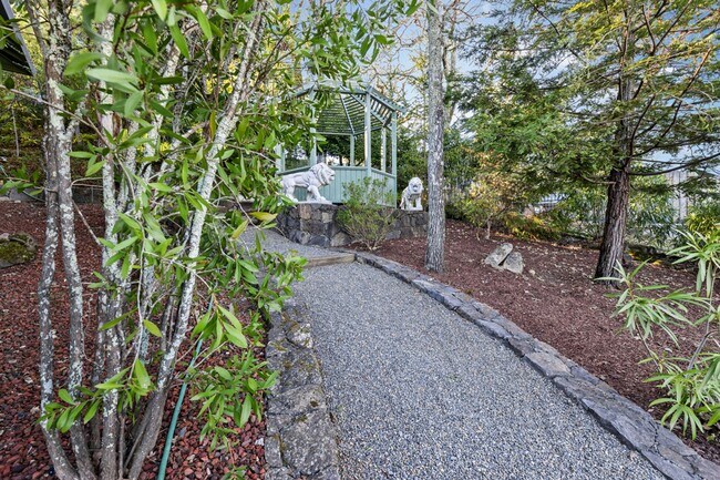 Building Photo - Breathtaking Views & Luxurious Furnished Rental in Oakmont's 55+ Community!