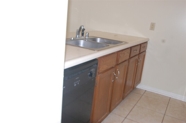 Building Photo - 624 Potomac Ct