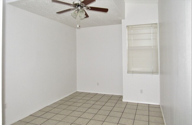 Building Photo - Very nice 2 Br house with 1 car garage