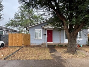 Building Photo - Duplex Located One Block From Elementary!