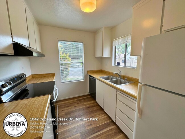 Building Photo - Charming 2-Bed, 1.5-Bath End-Unit Condo in...