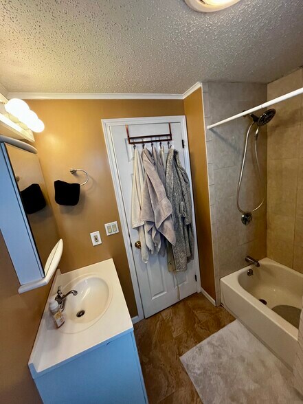 Building Photo - 250 Congress Ave