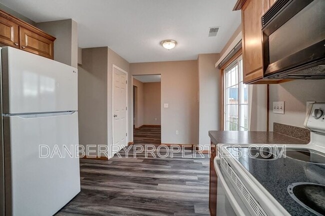 Building Photo - 1131 N Byrne Rd