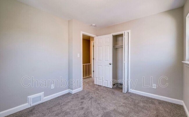 Building Photo - 1004 30th St SE