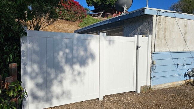 Building Photo - $3,300 - 2 Bed / 1 Bath Home in Fletcher H...