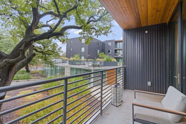 Building Photo - 900 S 1st St