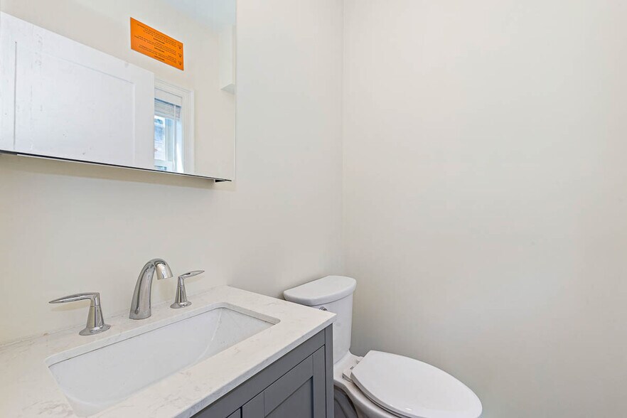 Building Photo - 72 Stanley Ave