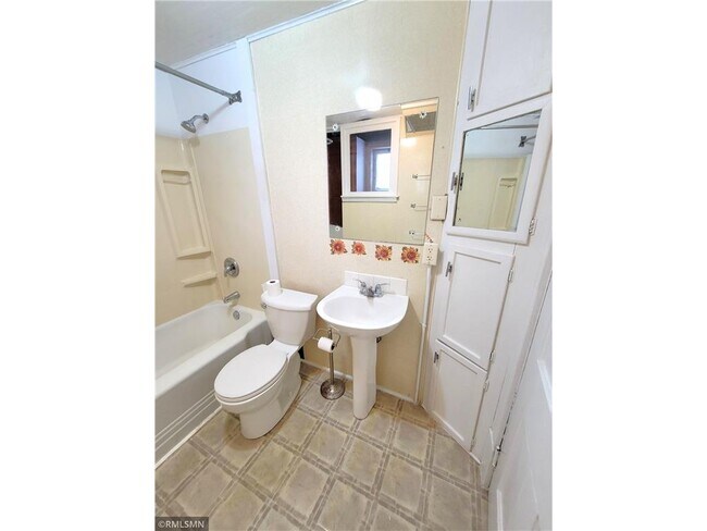 Building Photo - 210 N Fremont St