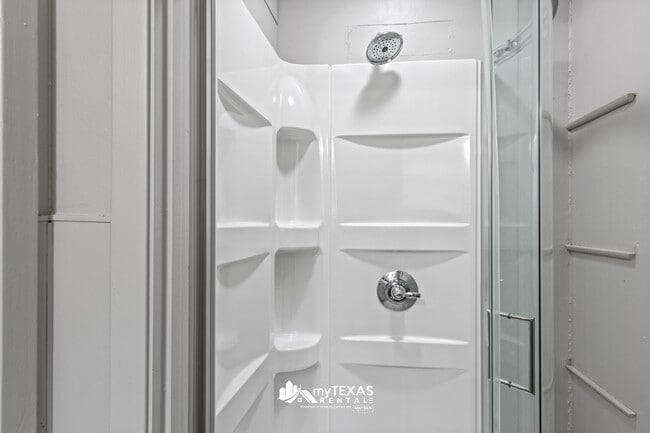 Building Photo - 403 Dogwood Ln