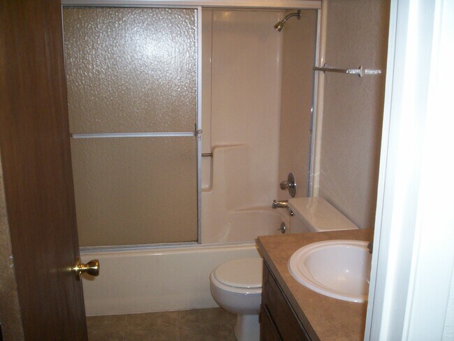 Building Photo - 2205 Botanical Dr