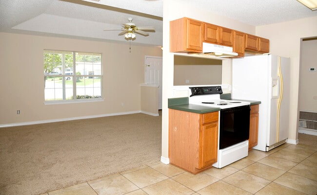 Building Photo - 645 Jerrells Ave