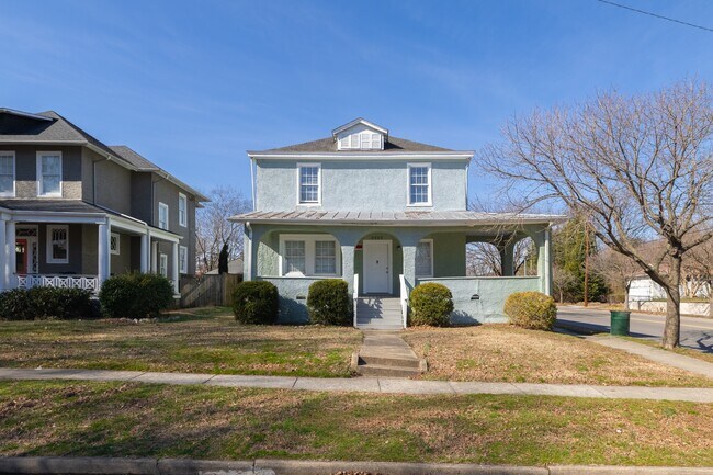 Building Photo - 2922 Noble Ave