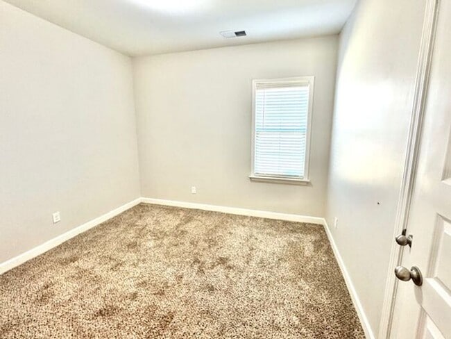 Building Photo - Open House! Move In Special! Now Leasing in Somerville- 4-Bedroom 3 Bath Home, Available Now!