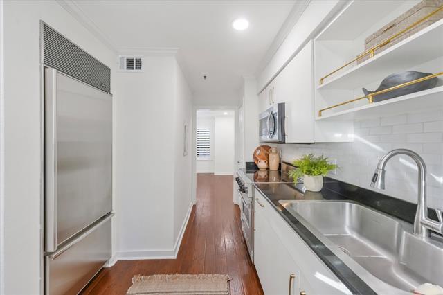 Building Photo - 3901 Travis St