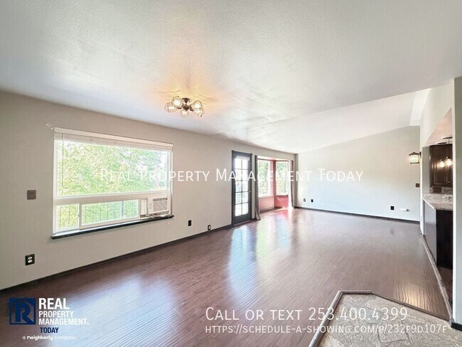 Building Photo - 1531 Vista Dr