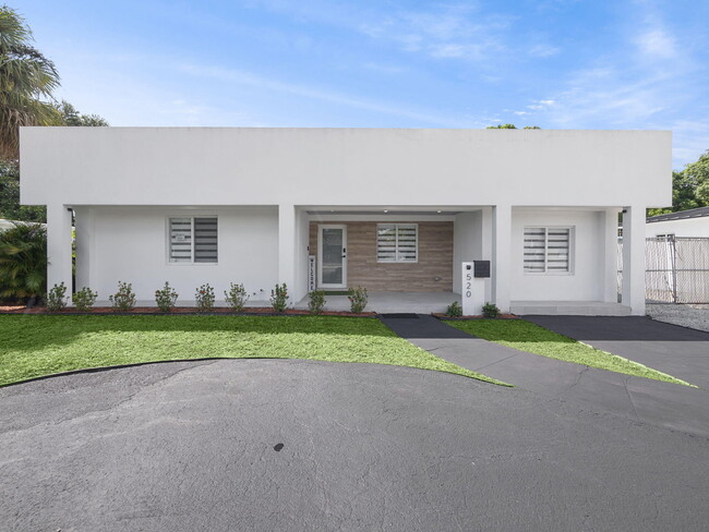 Building Photo - 520 NE 135th St