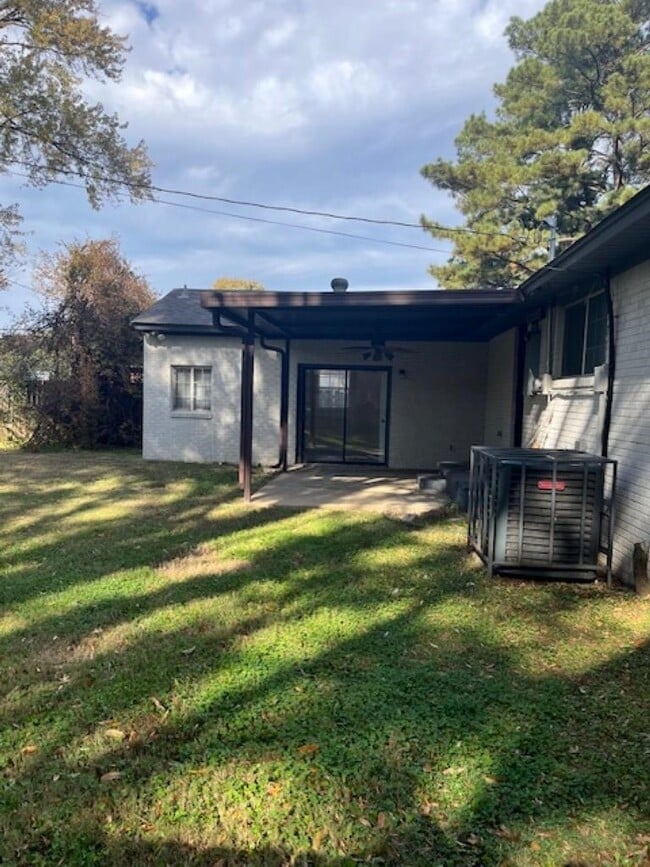 Building Photo - 465 Malboro Rd