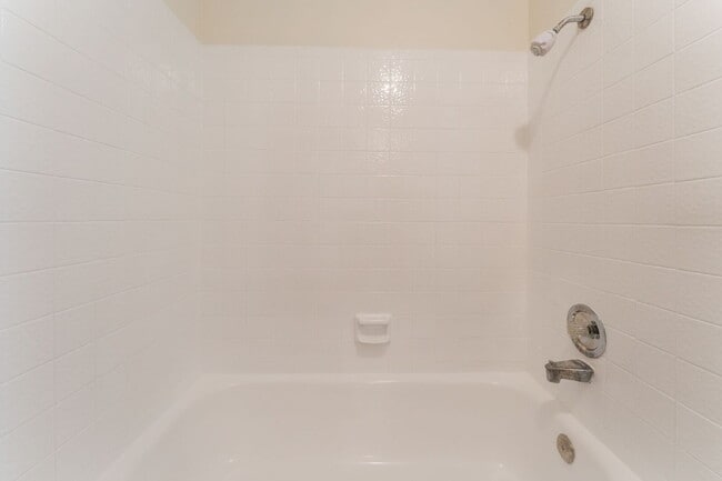 Building Photo - Single Story Condo One Bedroom and One Bathroom with a Washer and Dryer