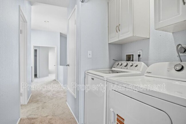 Building Photo - 1389 Serena Cir