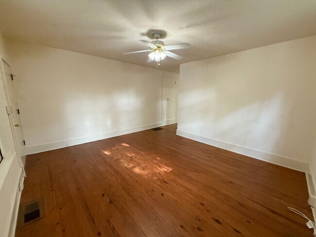 Building Photo - Charming Historic Home – Spacious 2-Bedroo...