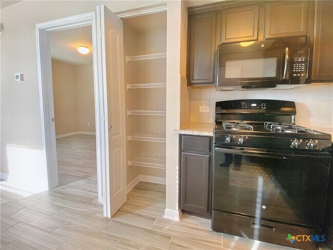 Building Photo - 1721 Arbor Knot Dr