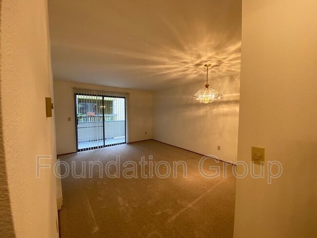 Building Photo - 12542 35th Ave NE