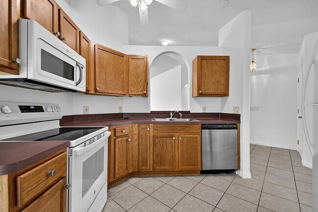 Building Photo - 15 Renmont Ct