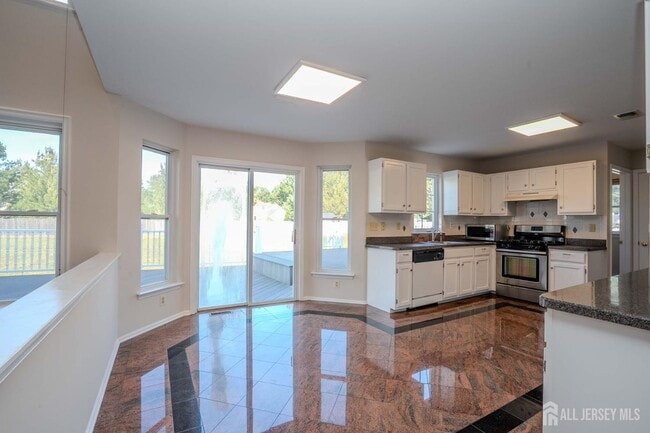 Building Photo - 27 Samantha Dr