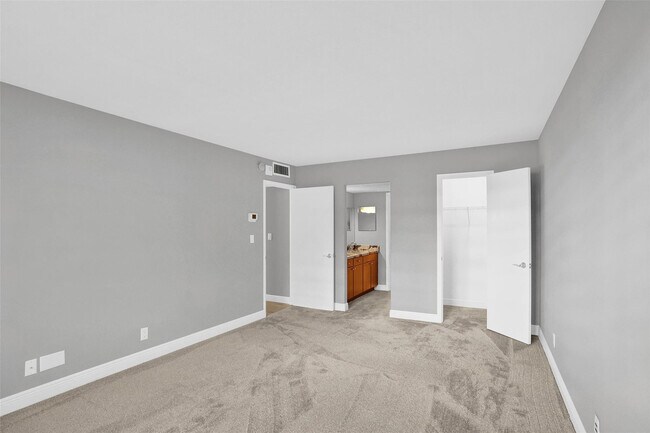 Building Photo - 1900 S Ocean Blvd