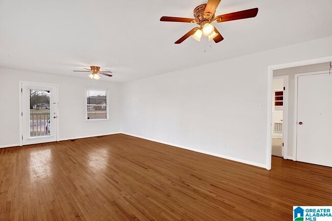 Building Photo - 126 E Jones Ct