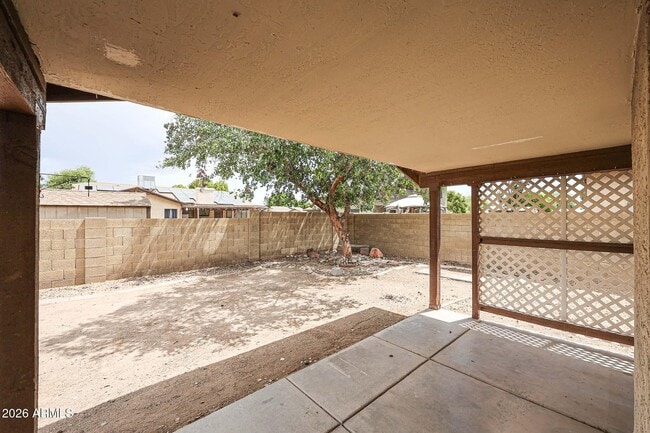 Building Photo - 6320 W Paradise Ln